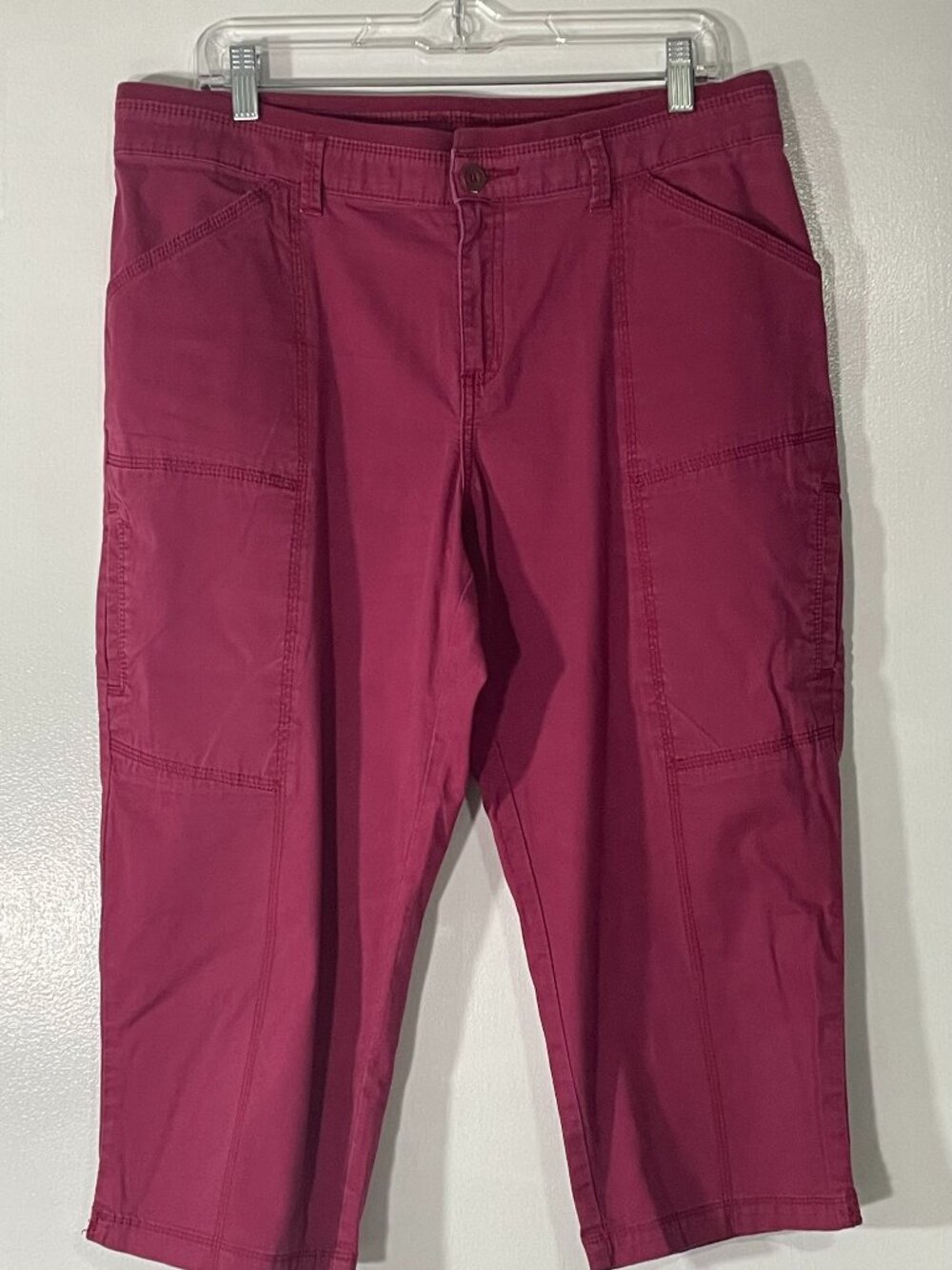 Lee Women’s Dark Pink Capris Size 12M Relaxed Fit Cotton Spandex Great